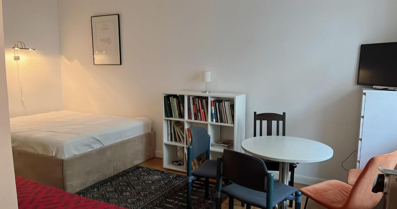 Central, Charming Studio For Up To 3 People In Historic Building Berlin Exterior photo